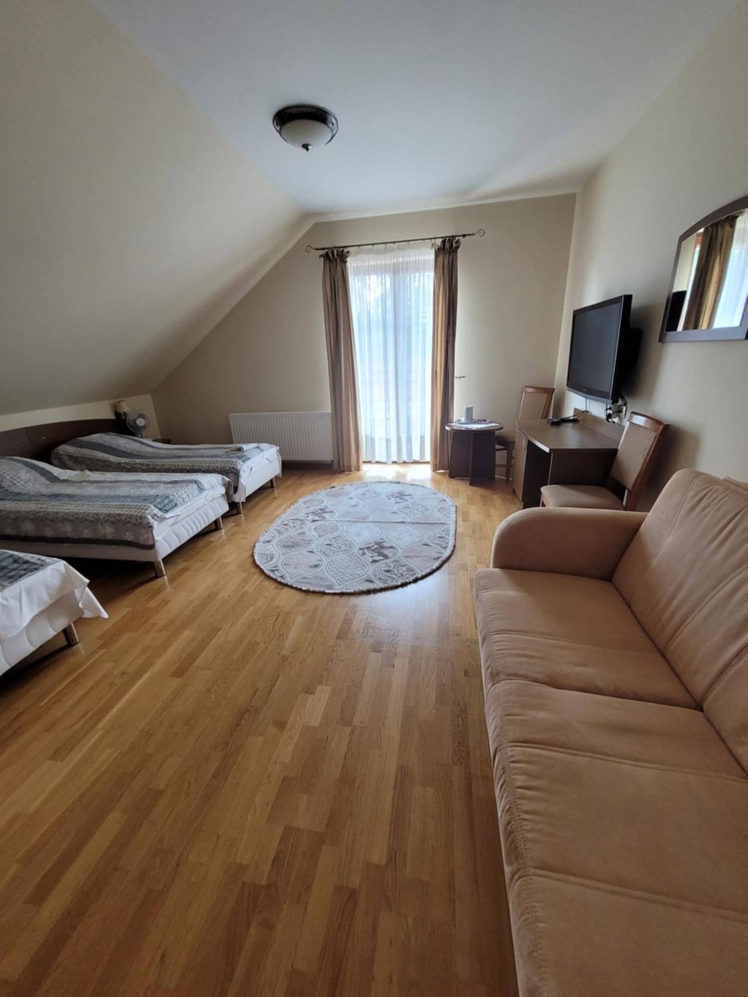 Dworek Biesiadny Radzewice Esterno foto