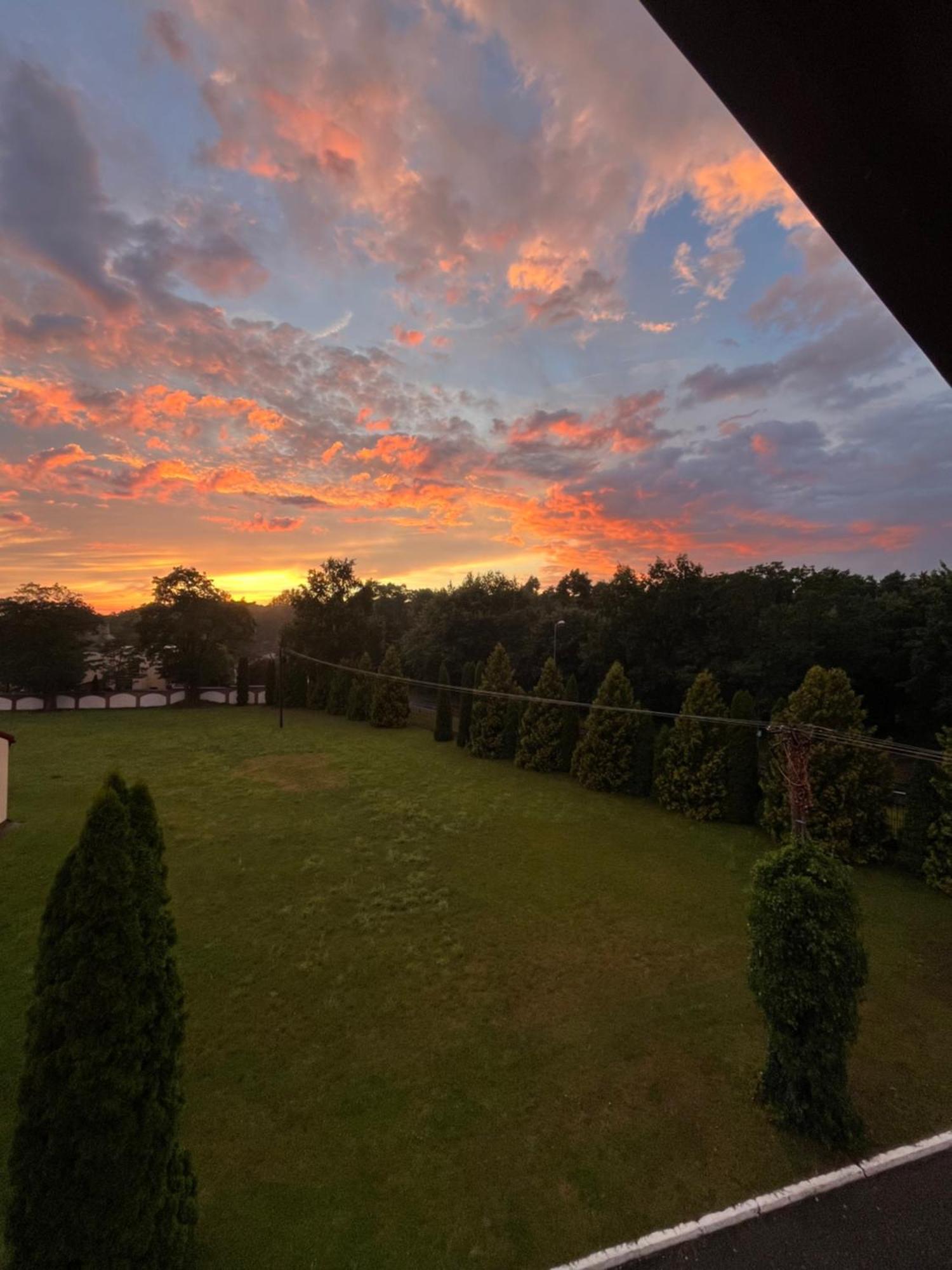 Dworek Biesiadny Radzewice Esterno foto